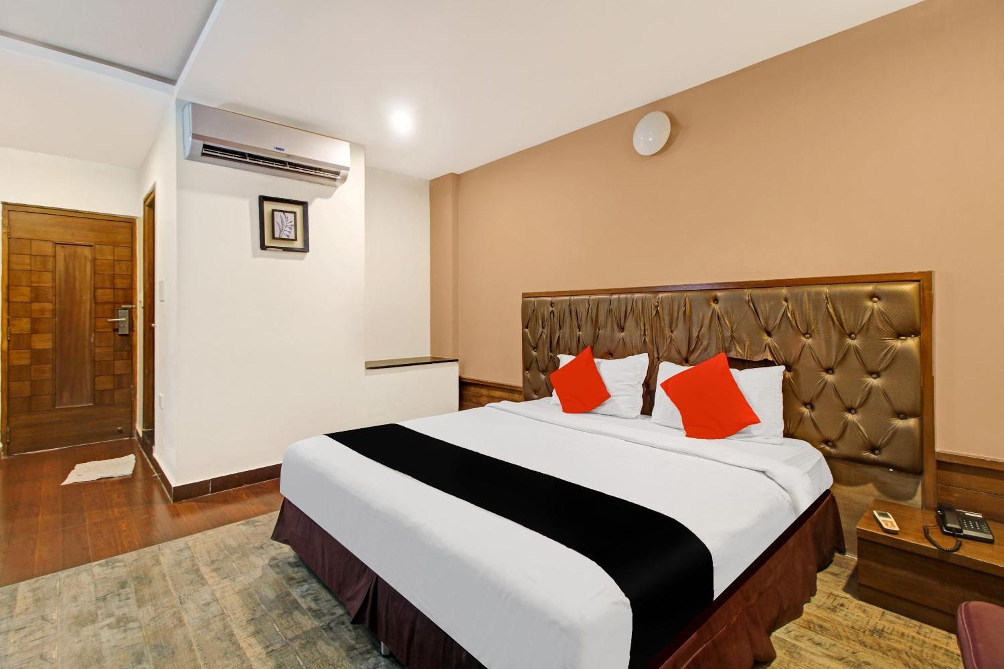 Collection O 82357 Hotel Surabhi Pride Trimulgherry Екстер'єр фото
