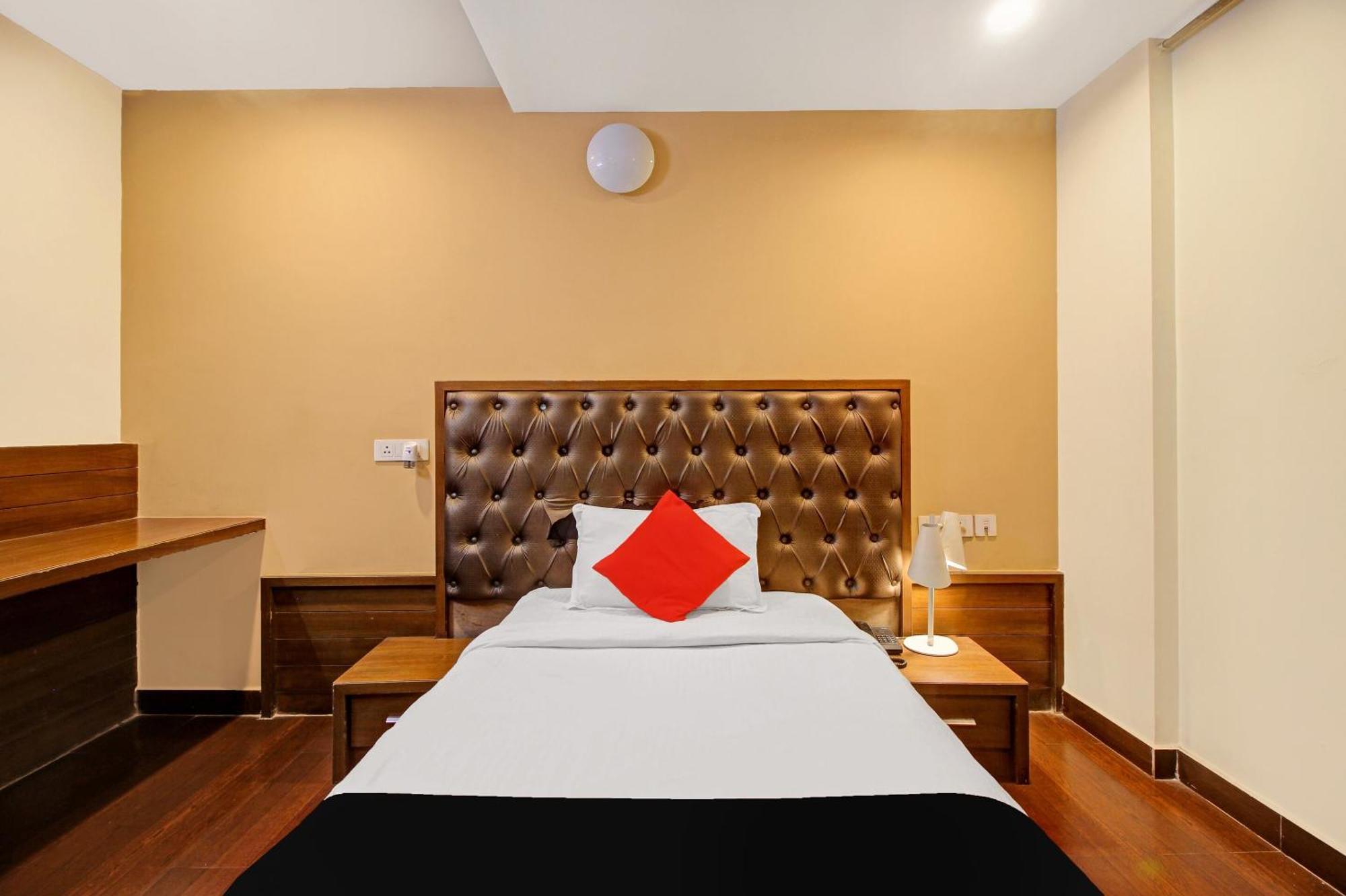 Collection O 82357 Hotel Surabhi Pride Trimulgherry Екстер'єр фото
