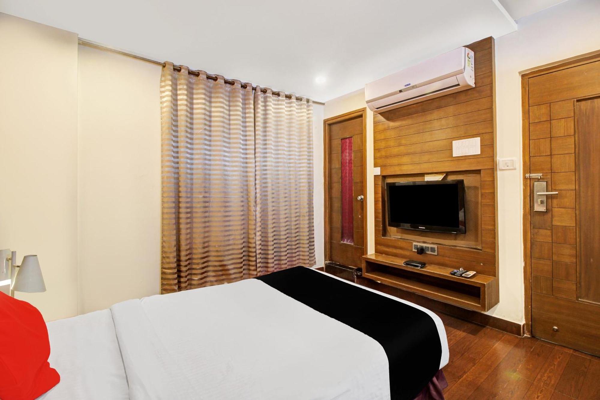 Collection O 82357 Hotel Surabhi Pride Trimulgherry Екстер'єр фото